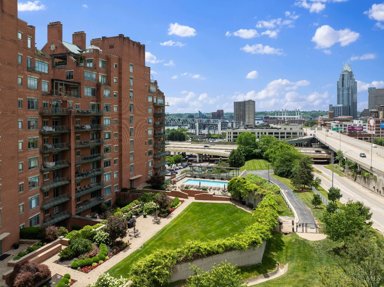 900 Adams Crossing 10400