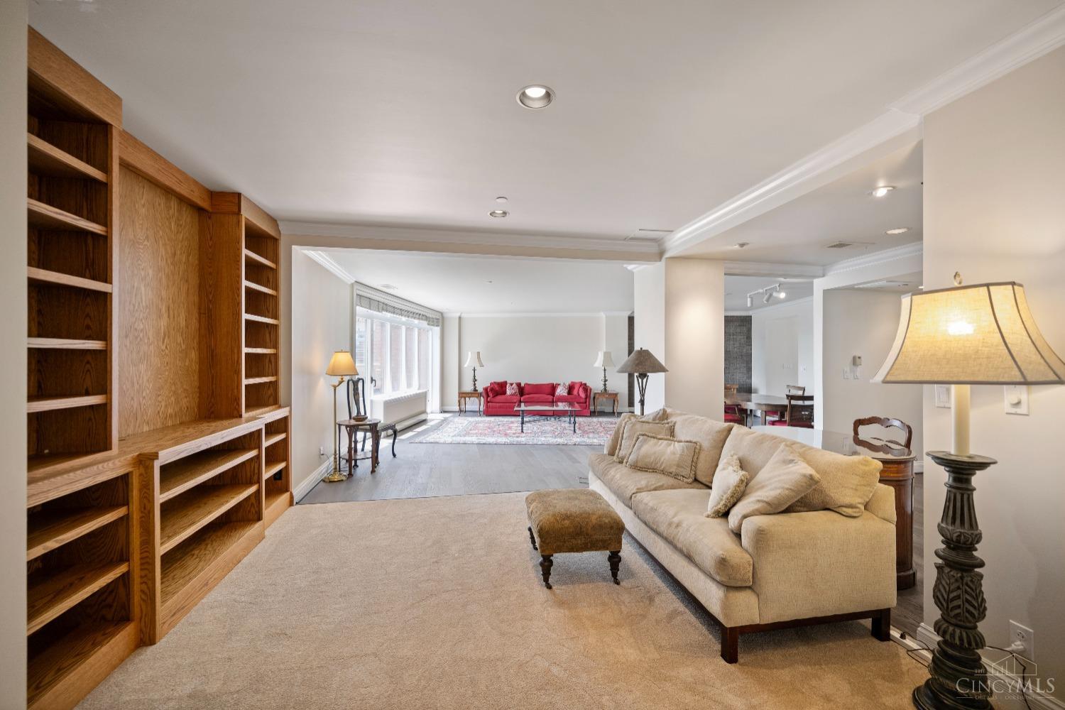 900 Adams Crossing 10400