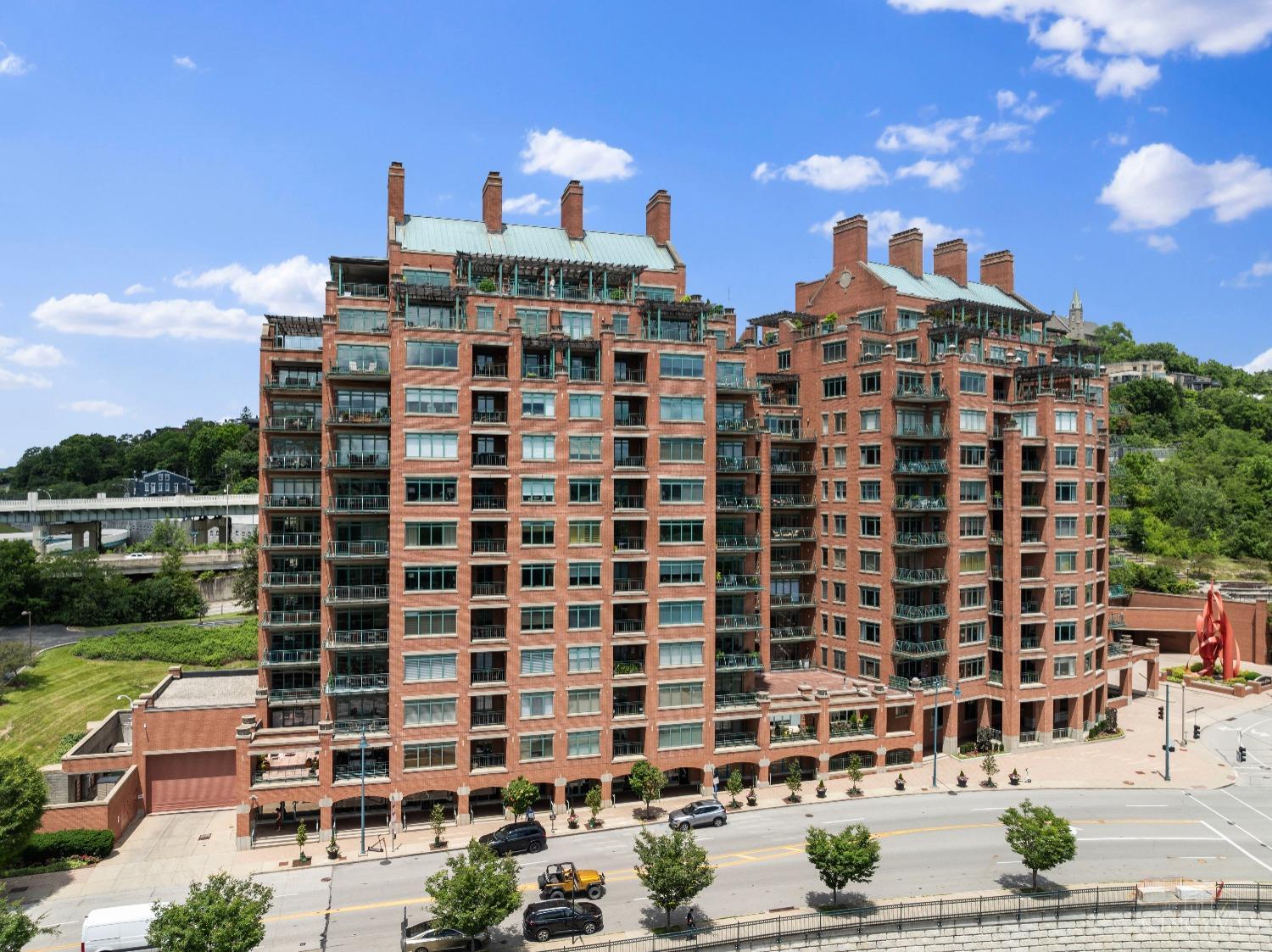 900 Adams Crossing 10400