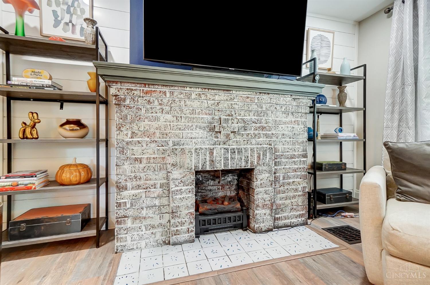 4851 Greenwood Terrace