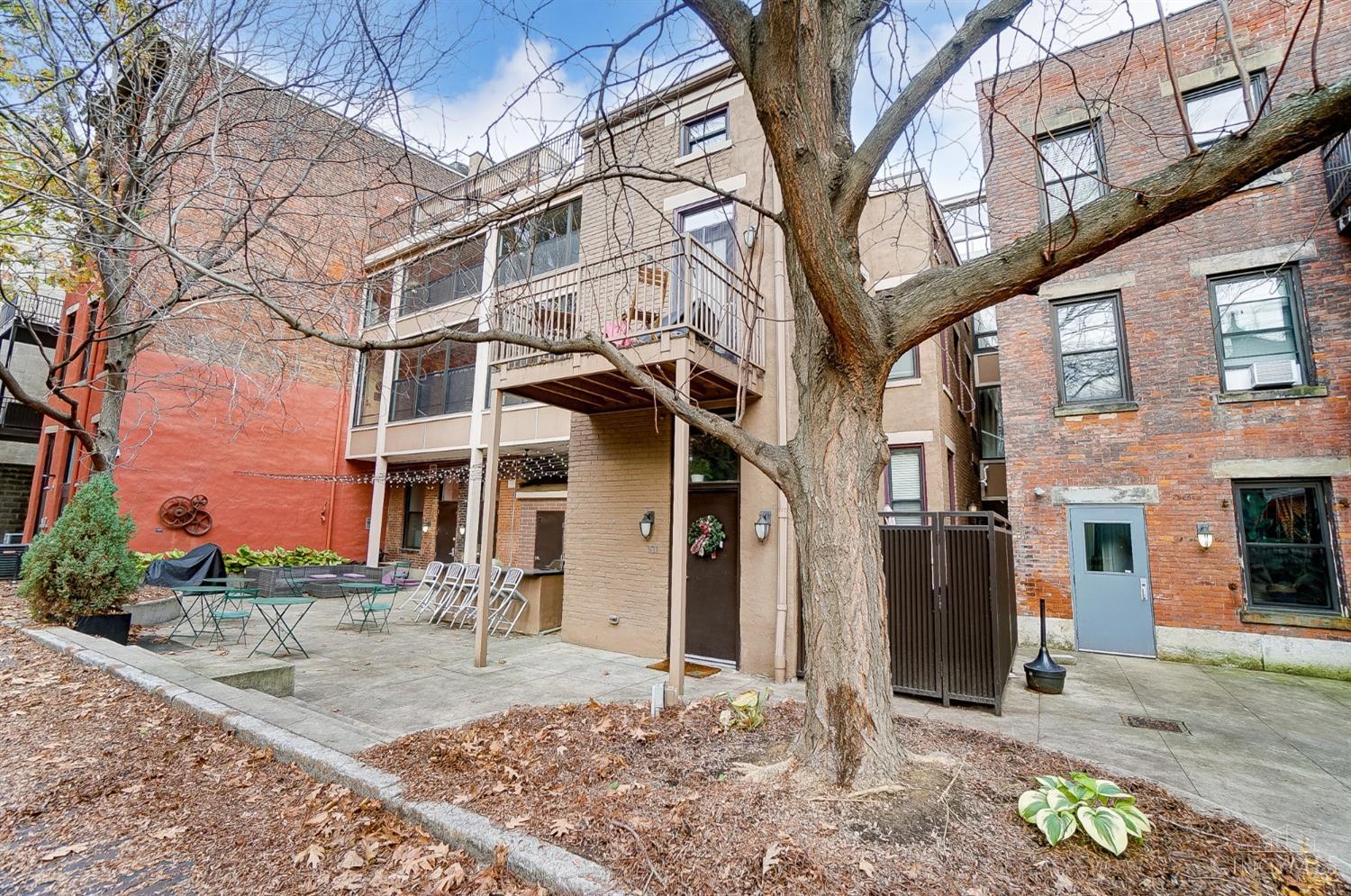 1415 Vine Street 205