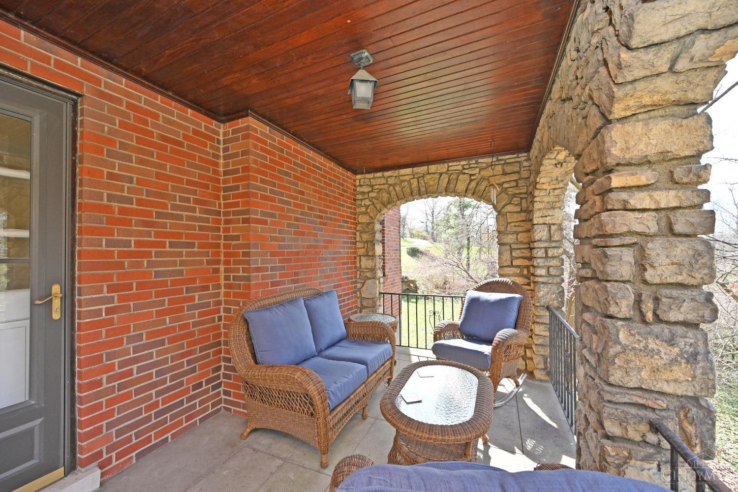 3901 N Cliff Lane
