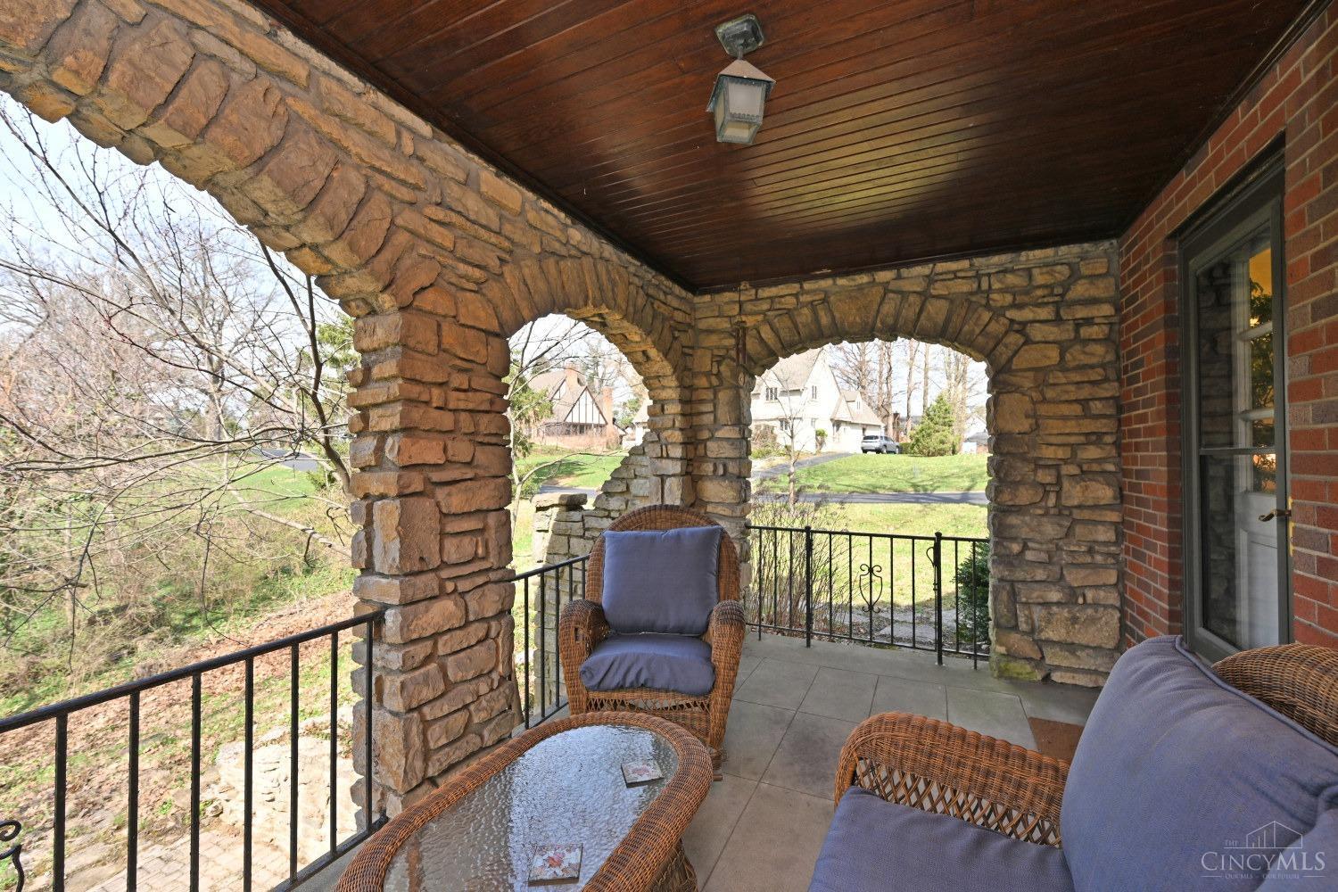 3901 N Cliff Lane