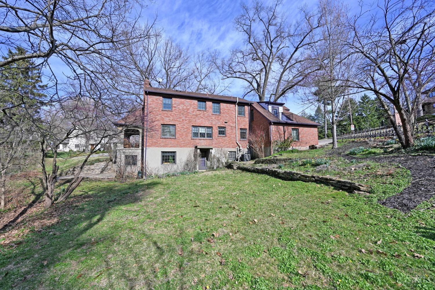 3901 N Cliff Lane