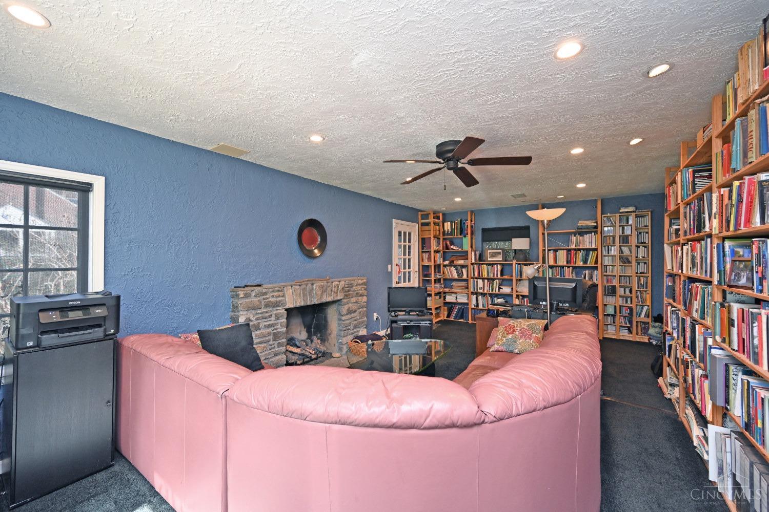 3901 N Cliff Lane