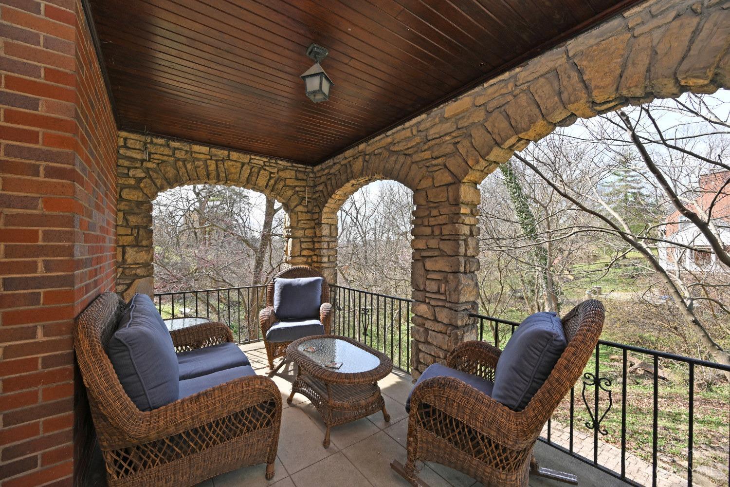 3901 N Cliff Lane