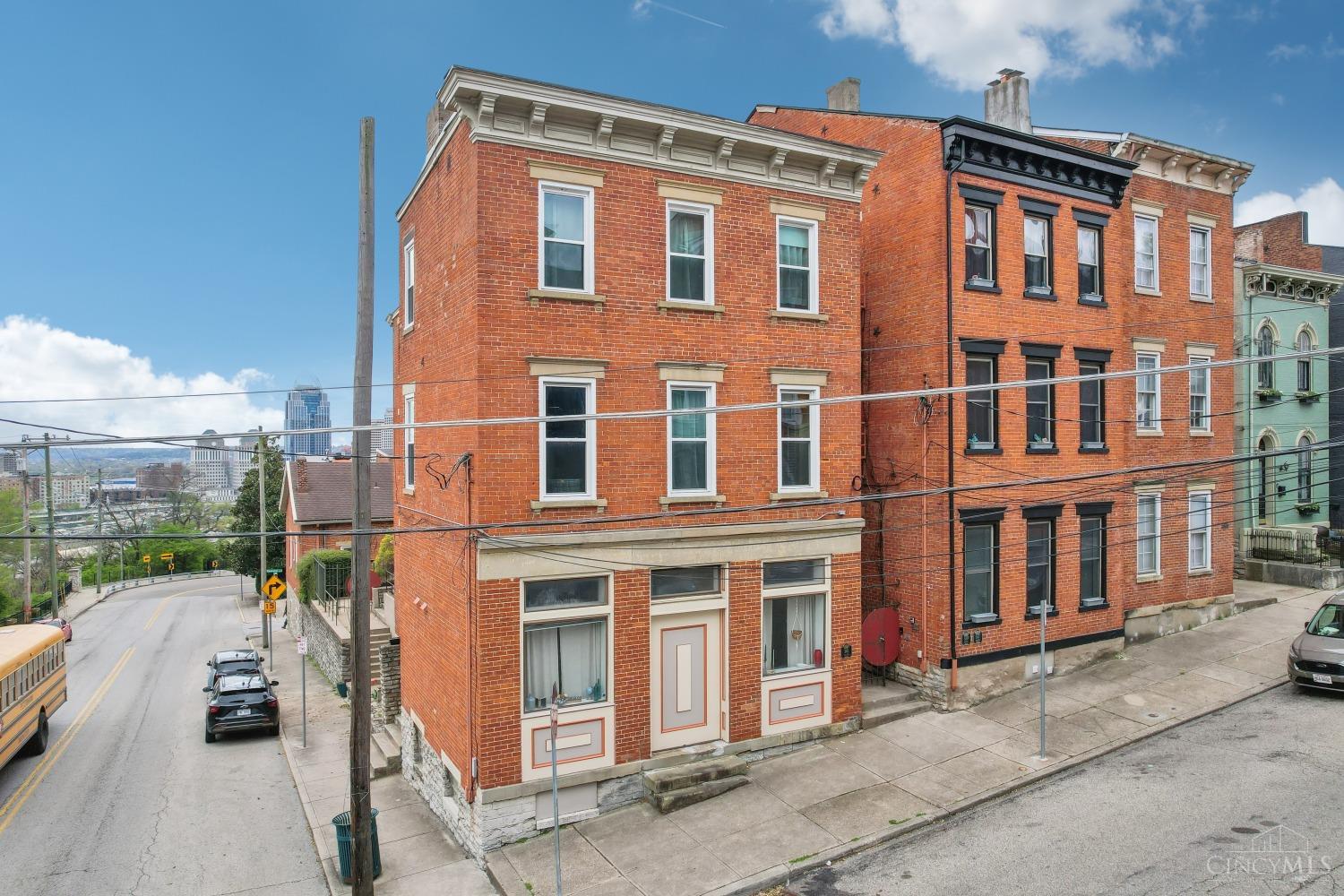 561 Milton Street E