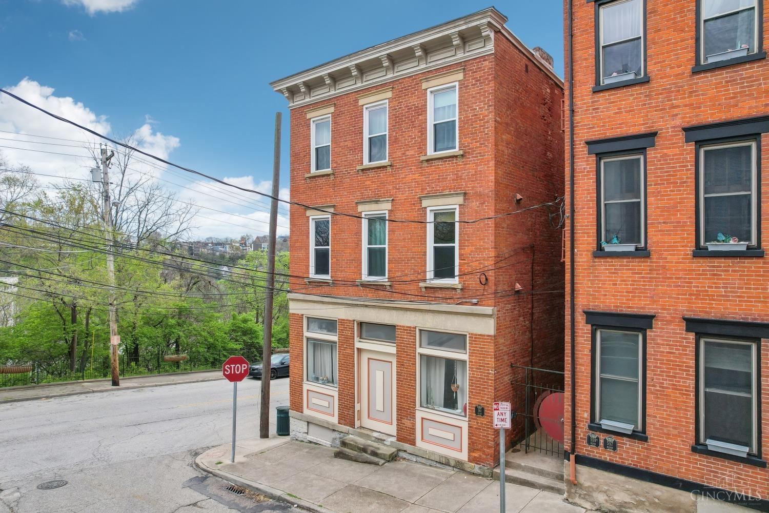 561 Milton Street E