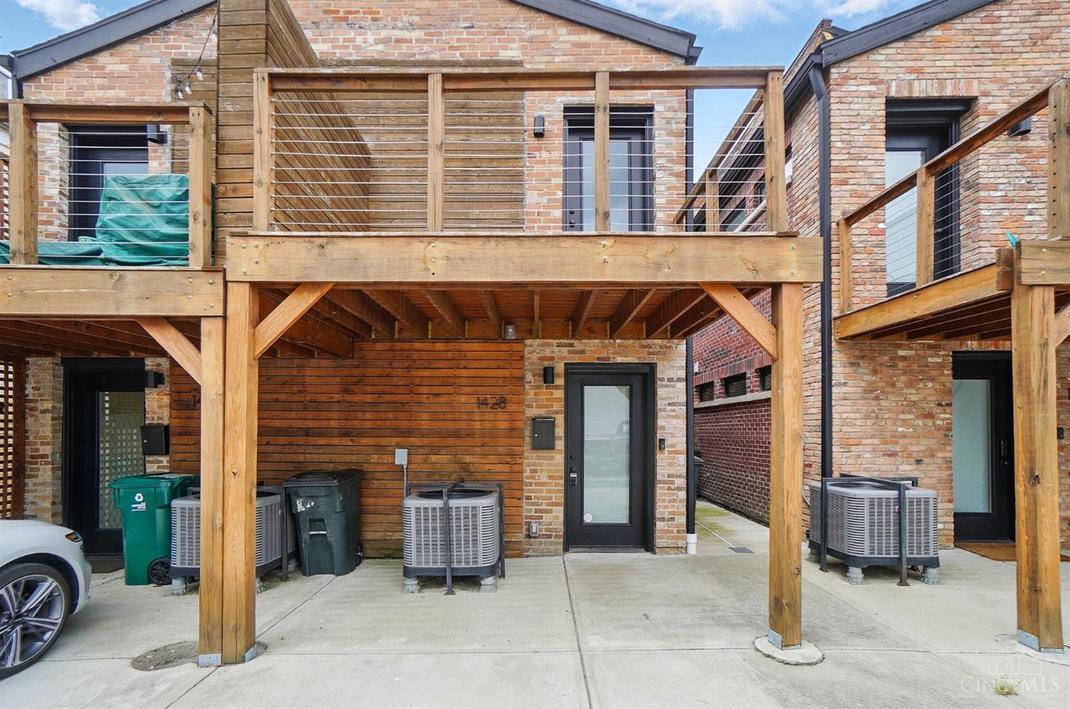 1428 Main Street