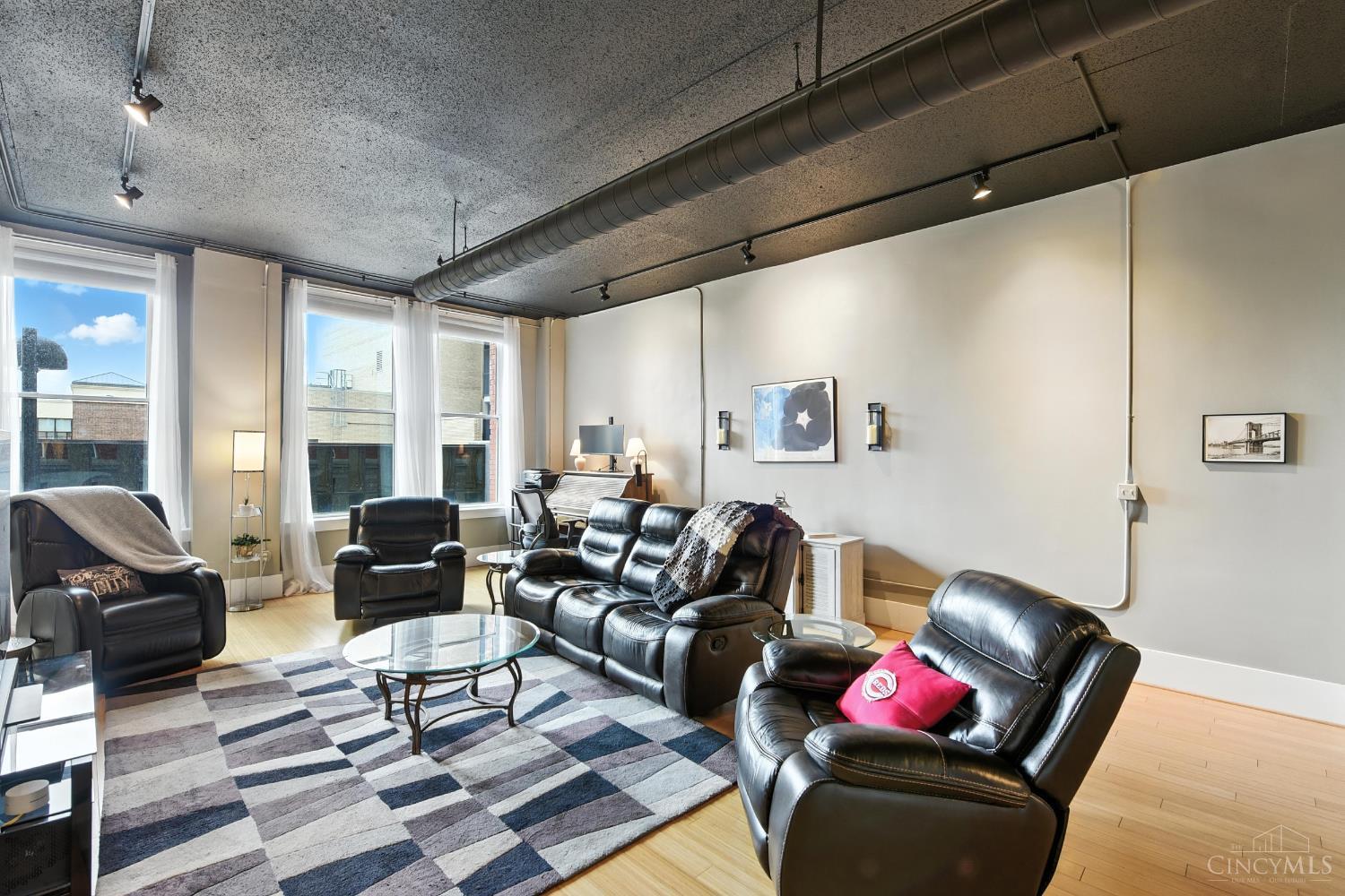 18 E Fourth Street 401