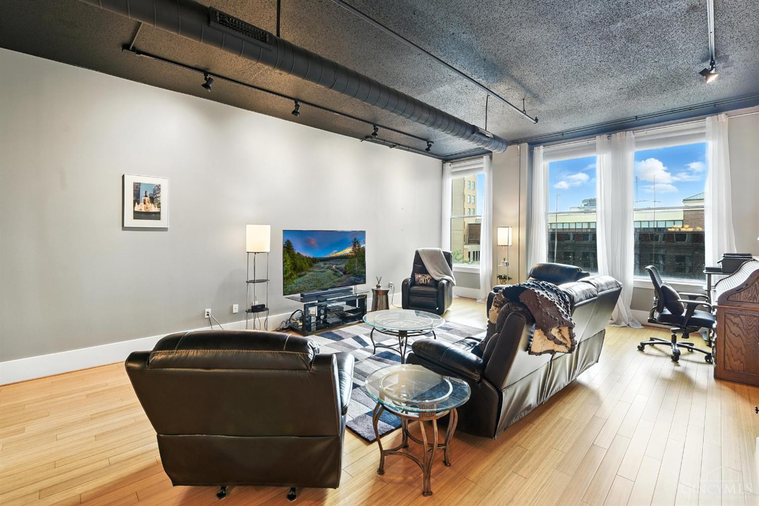 18 E Fourth Street 401