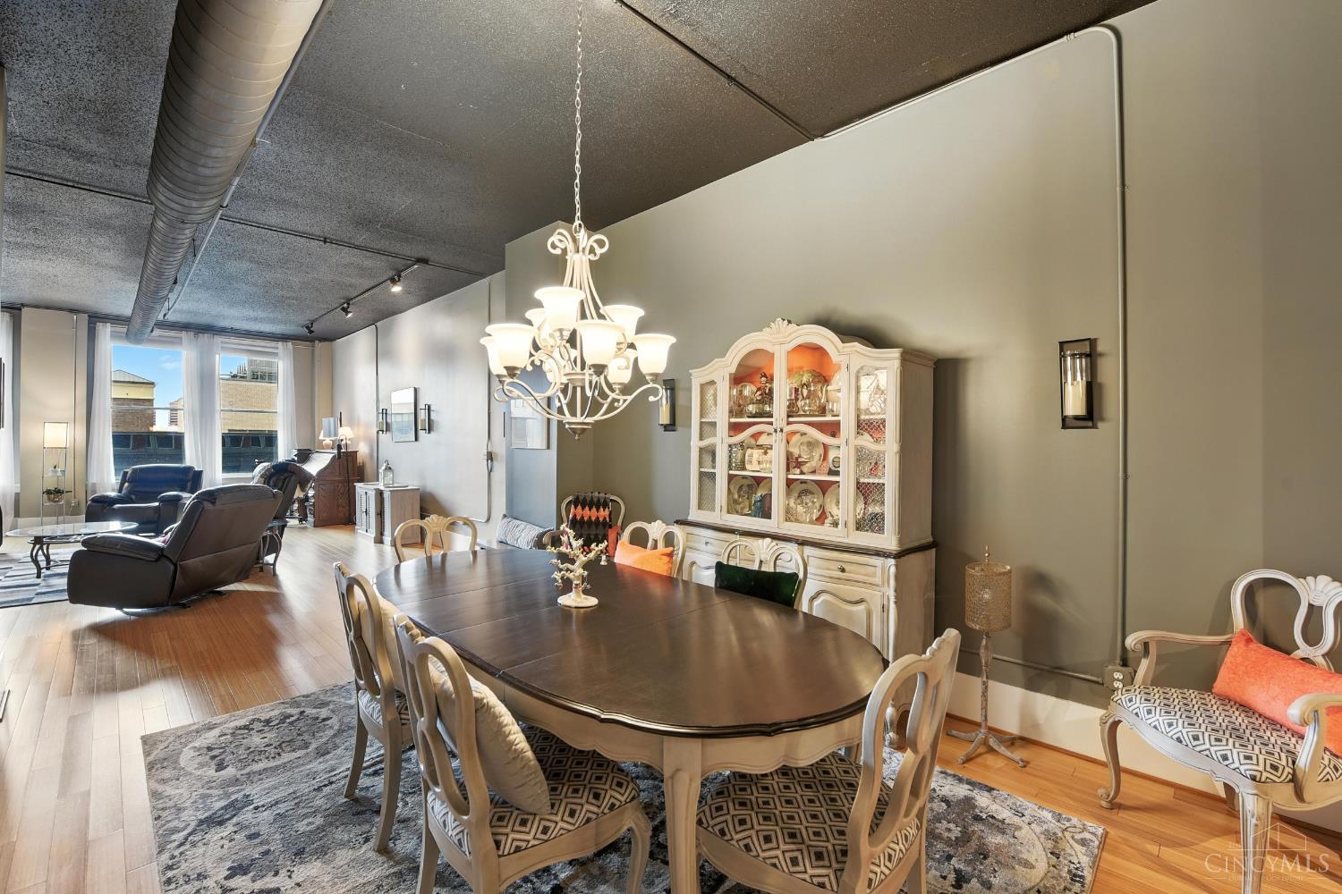 18 E Fourth Street 401