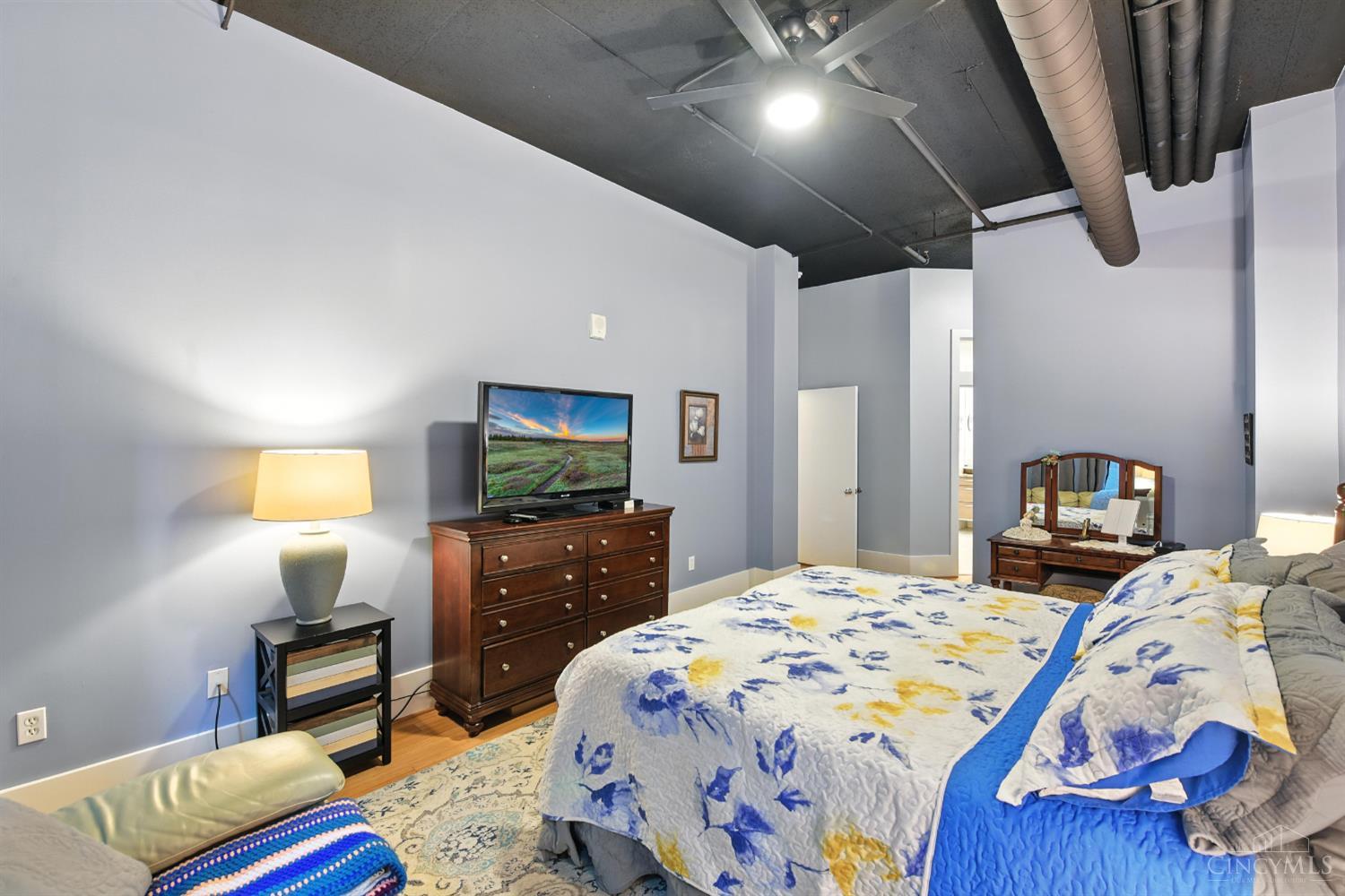 18 E Fourth Street 401