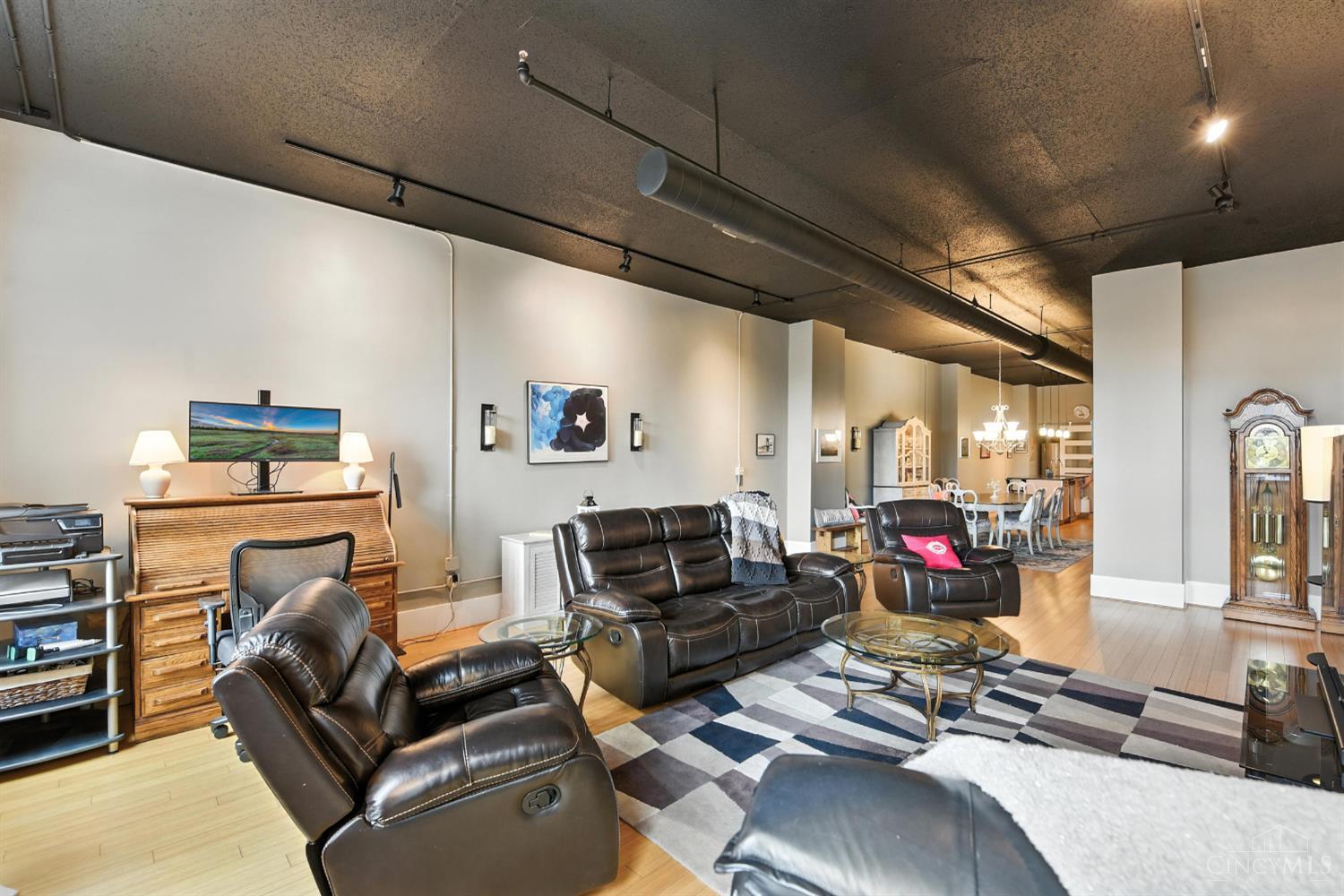 18 E Fourth Street 401