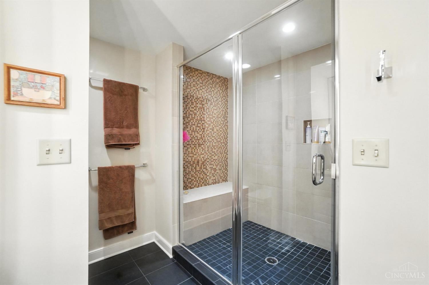 1201 Edgecliff Place 1091