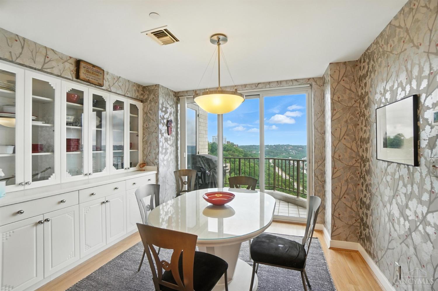 1201 Edgecliff Place 1091