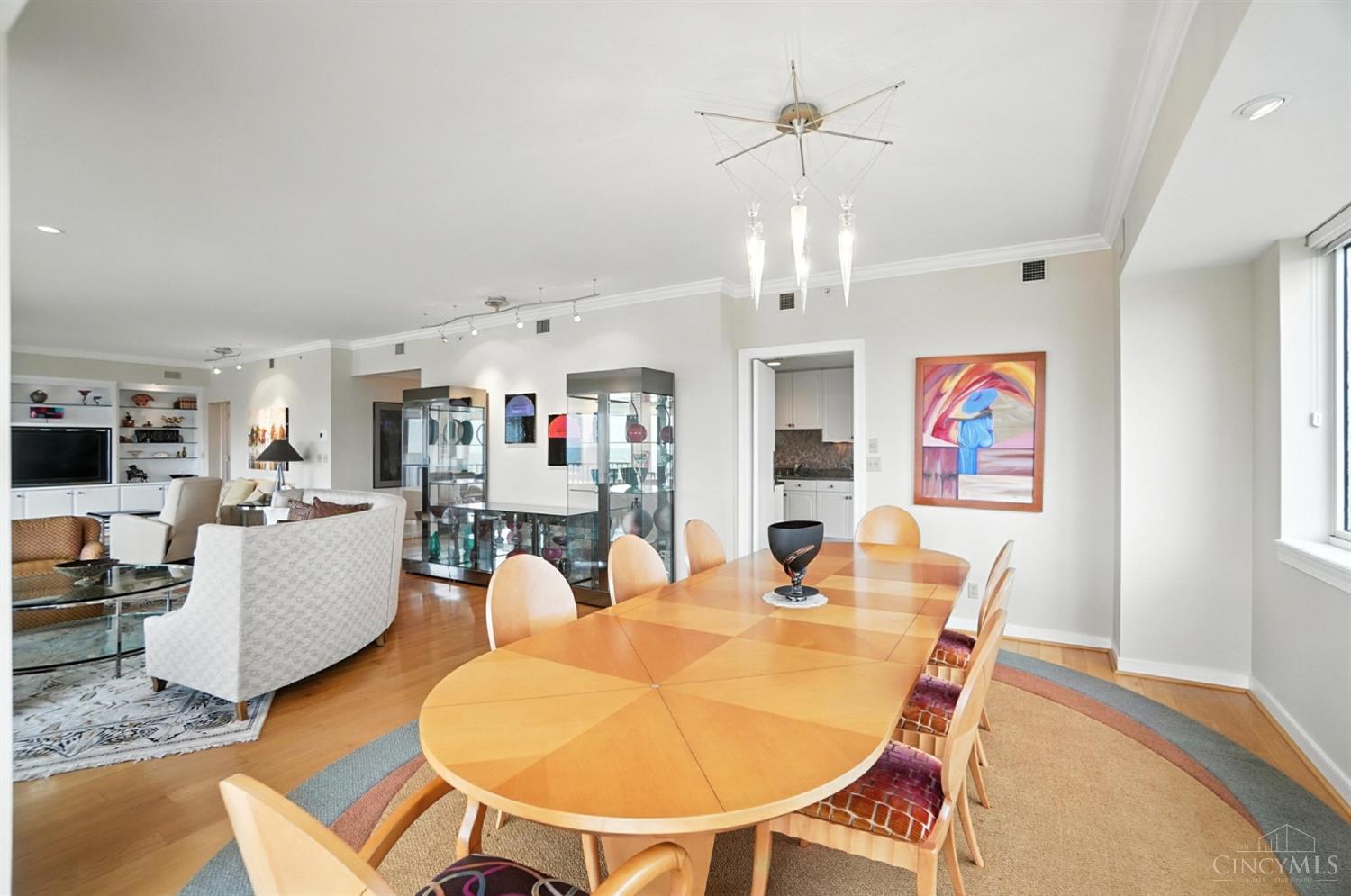 1201 Edgecliff Place 1091