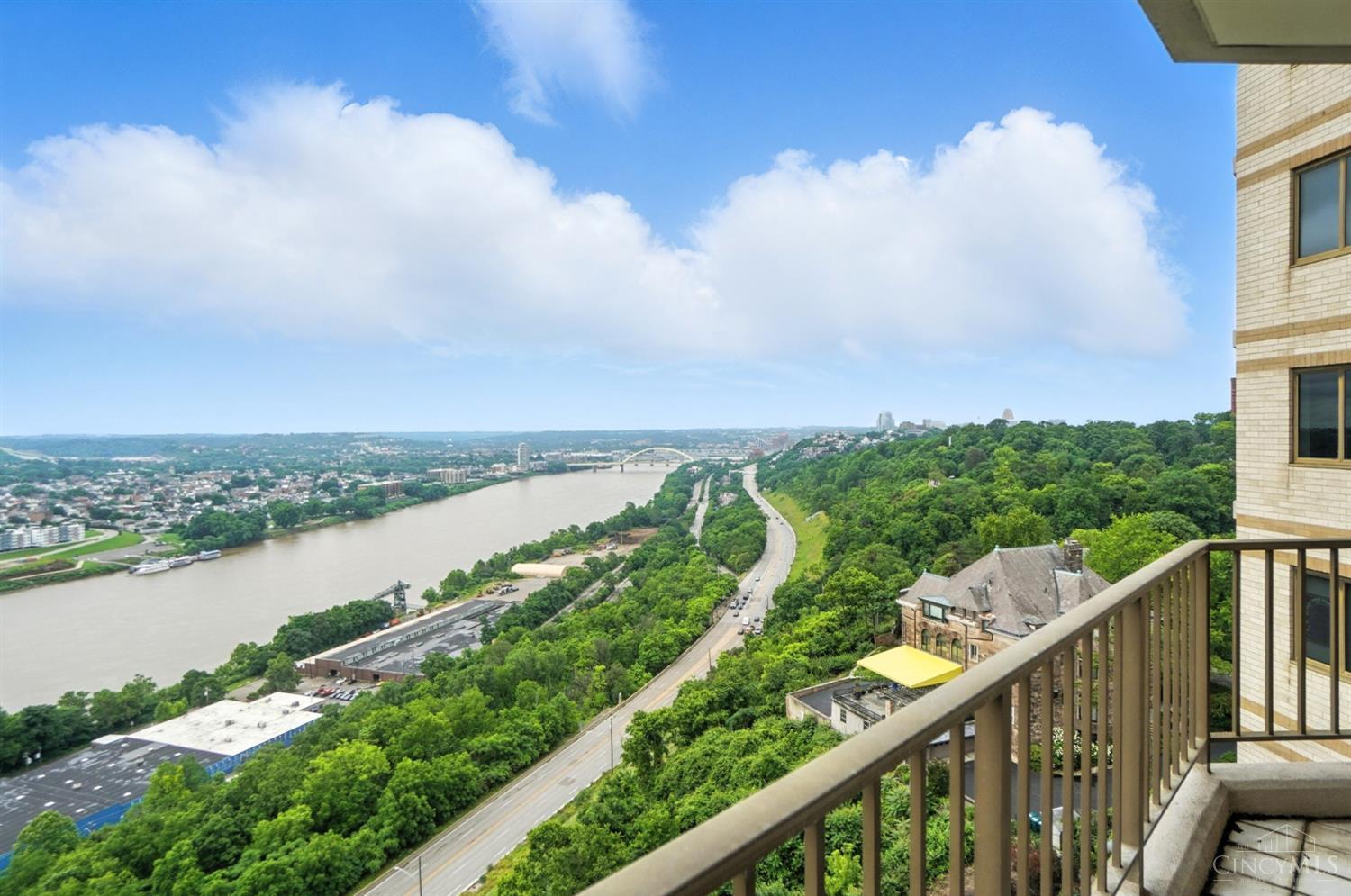 1201 Edgecliff Place 1091
