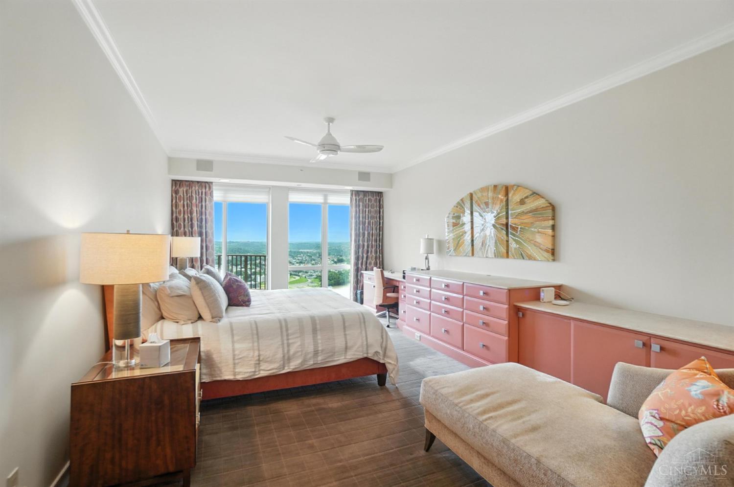 1201 Edgecliff Place 1091