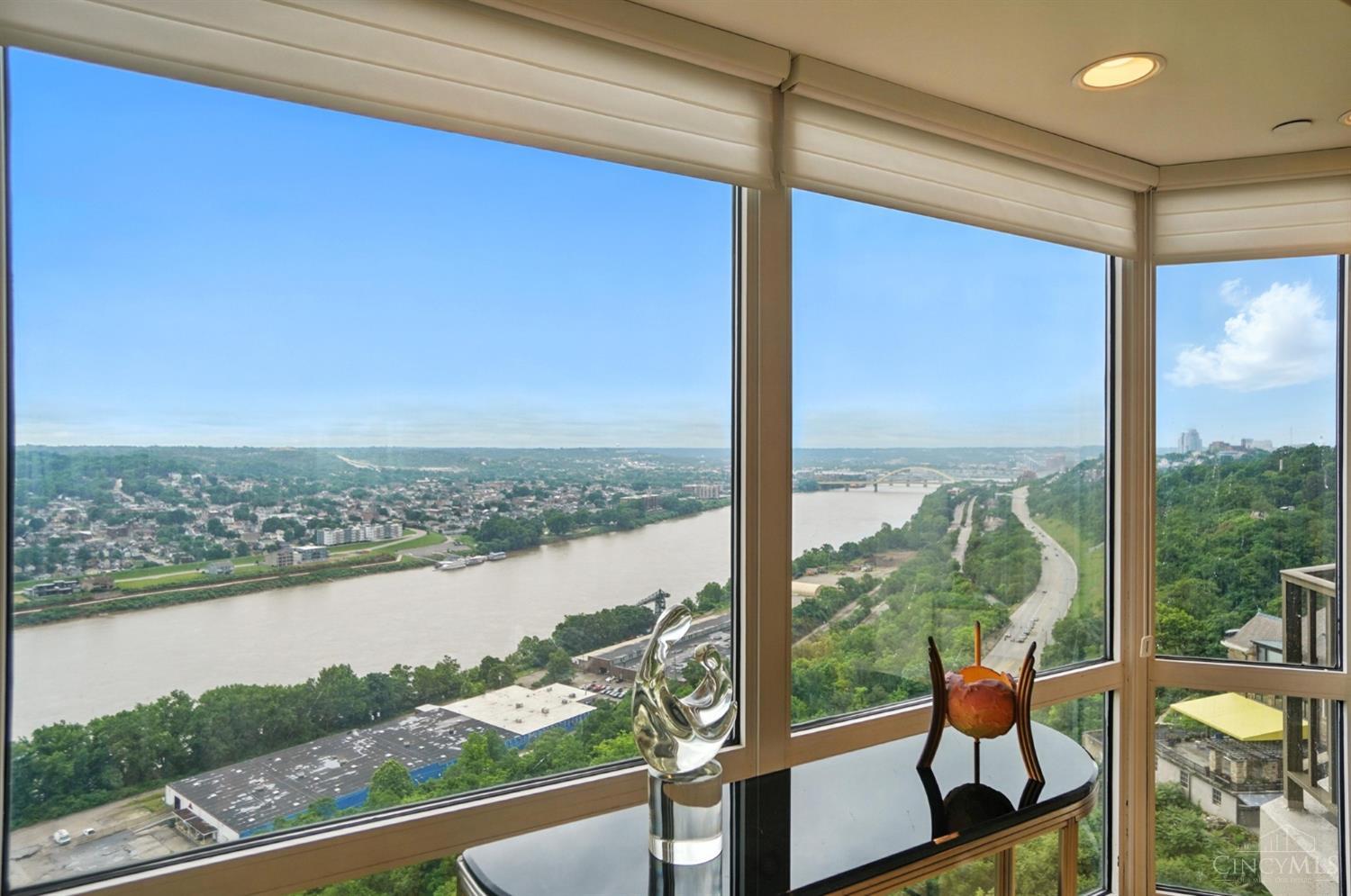 1201 Edgecliff Place 1091