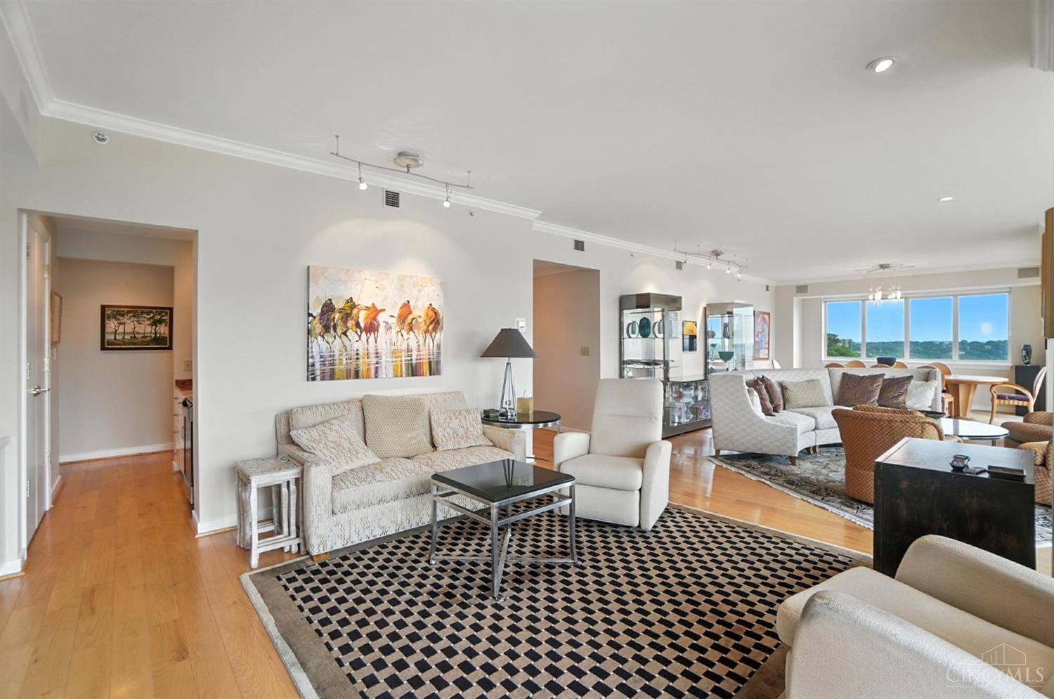 1201 Edgecliff Place 1091