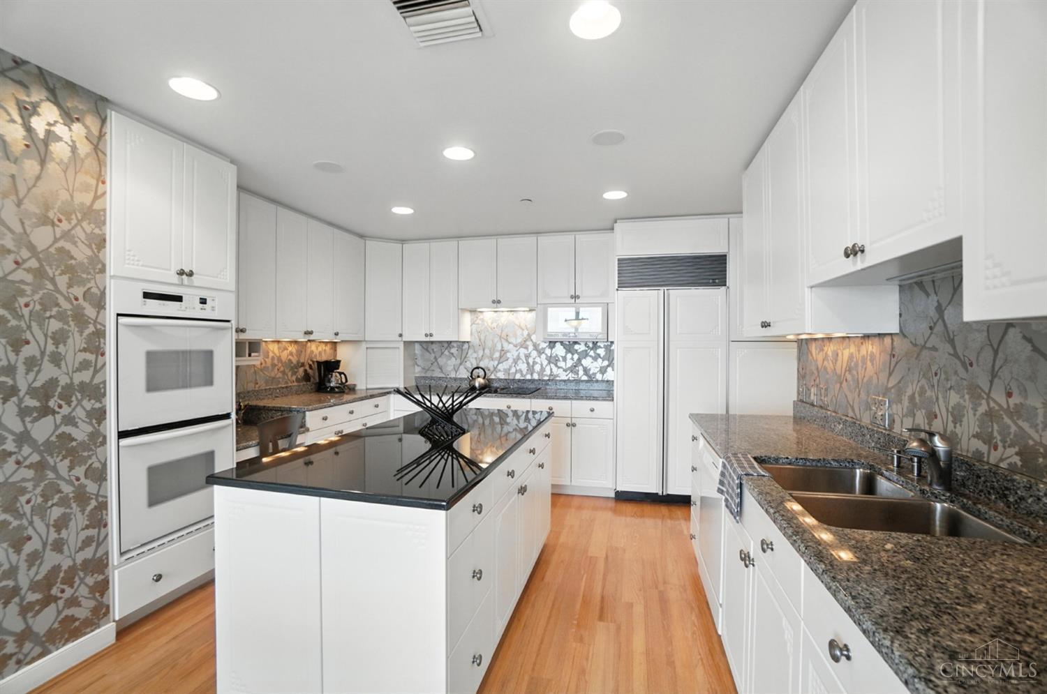 1201 Edgecliff Place 1091