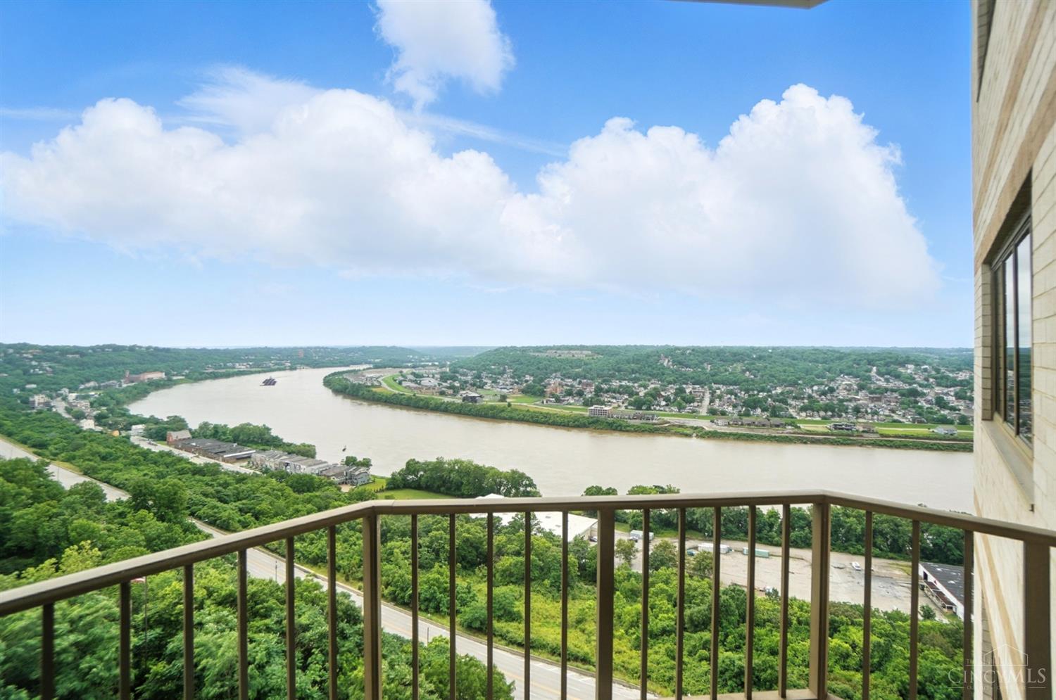1201 Edgecliff Place 1091