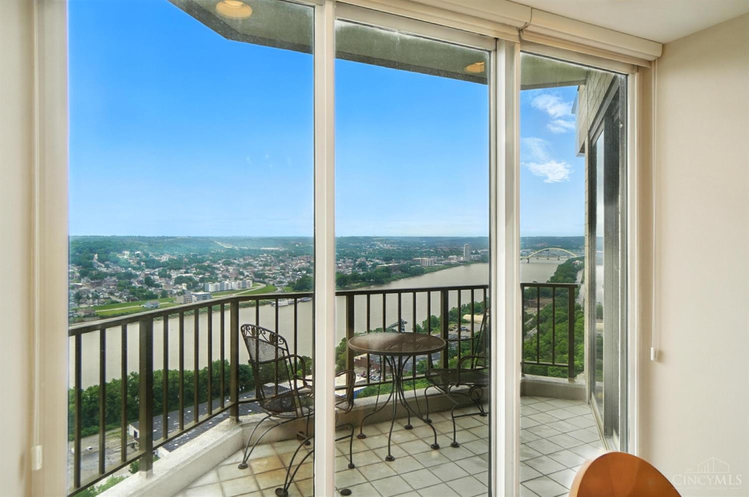 1201 Edgecliff Place 1091