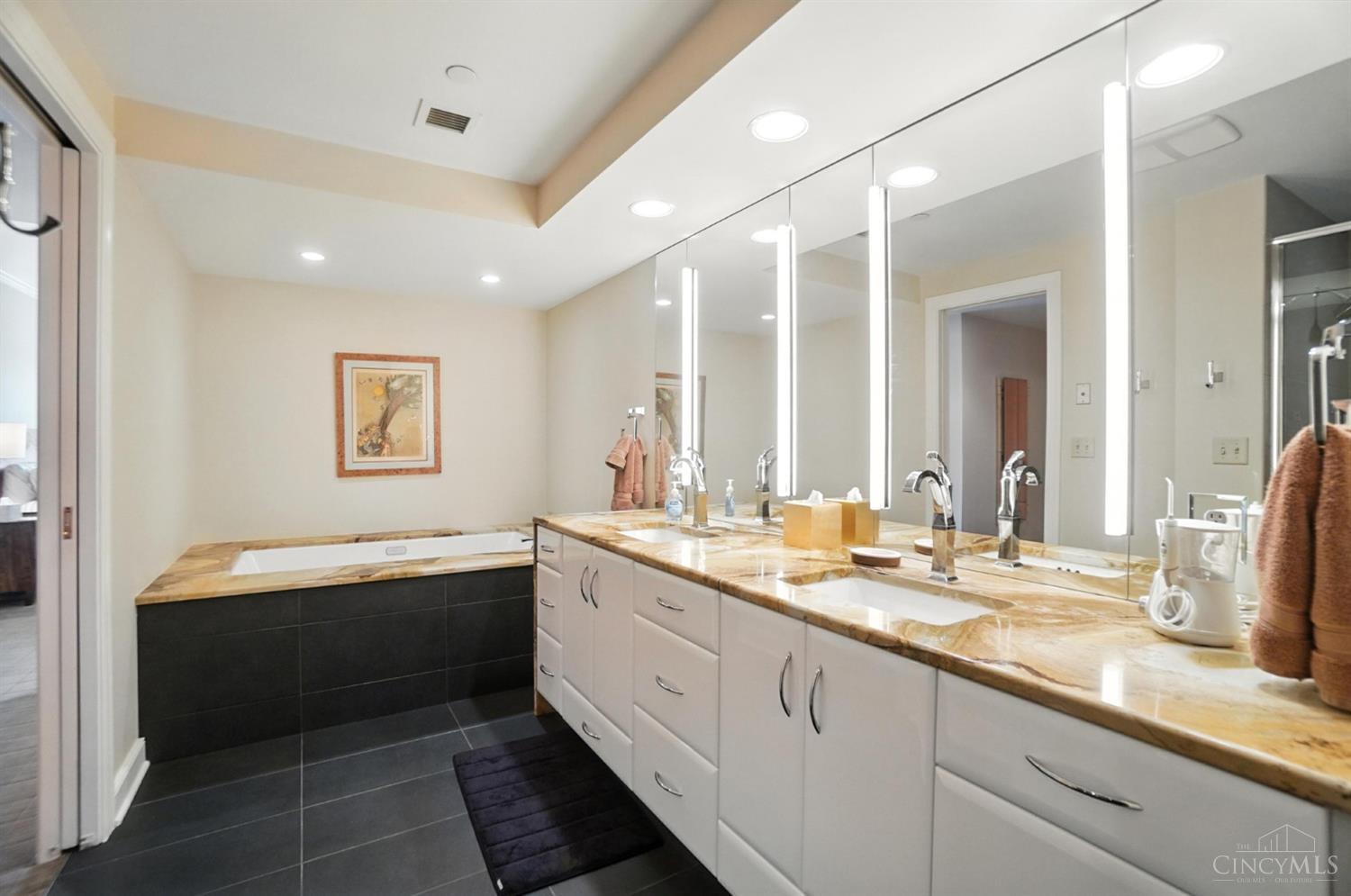 1201 Edgecliff Place 1091