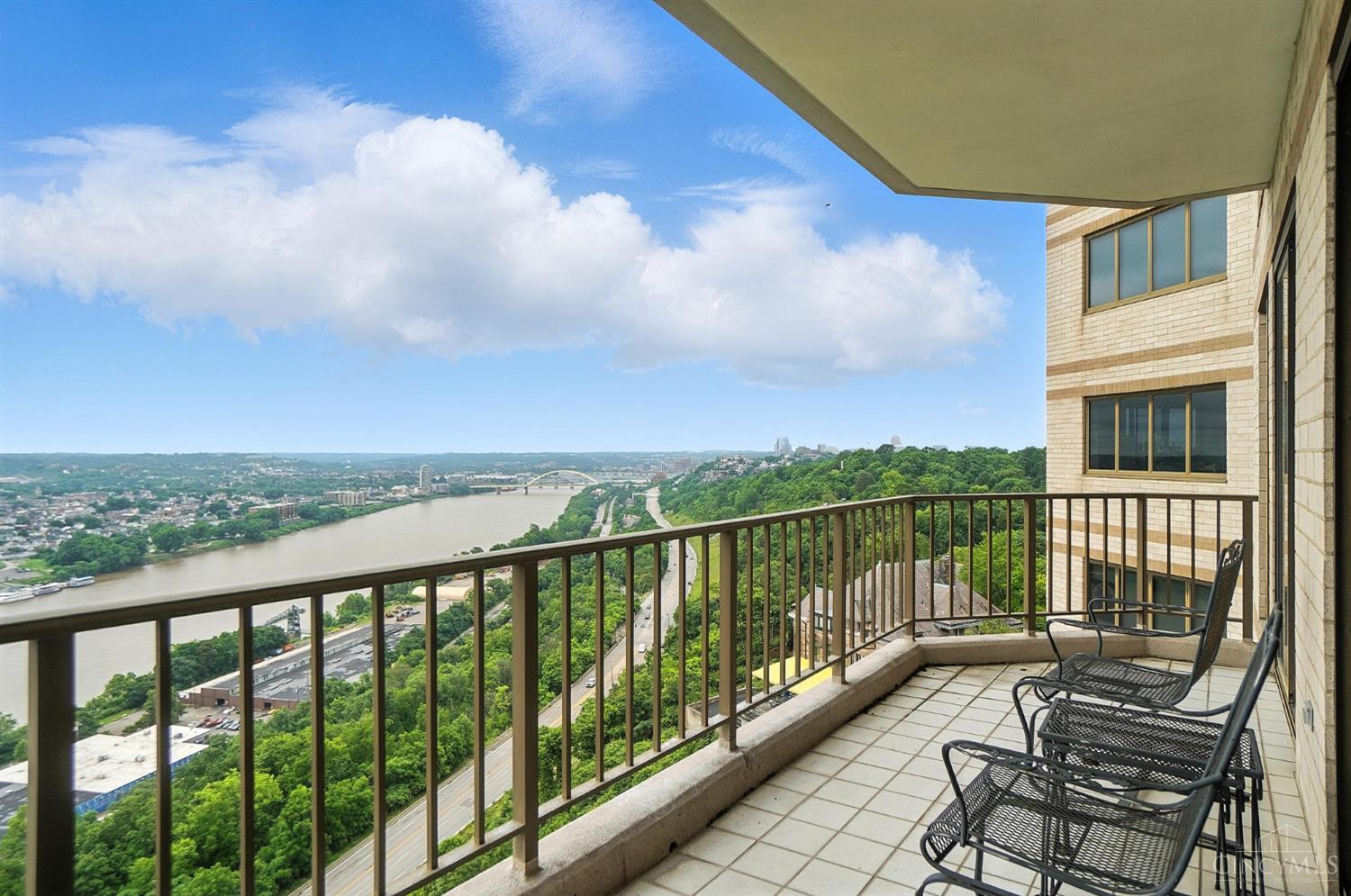 1201 Edgecliff Place 1091