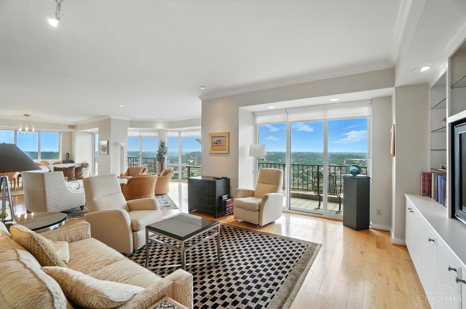 1201 Edgecliff Place 1091