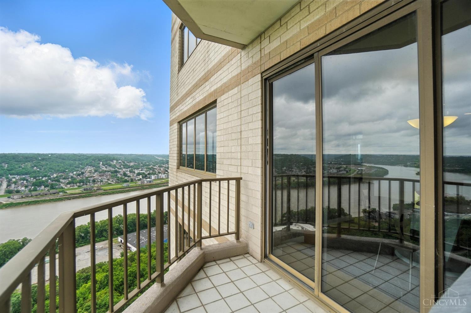 1201 Edgecliff Place 1091