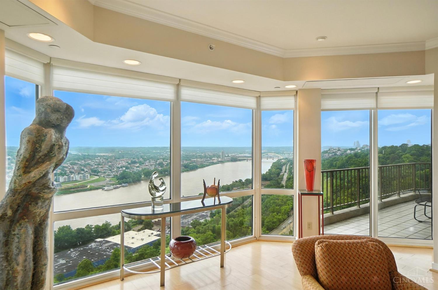 1201 Edgecliff Place 1091