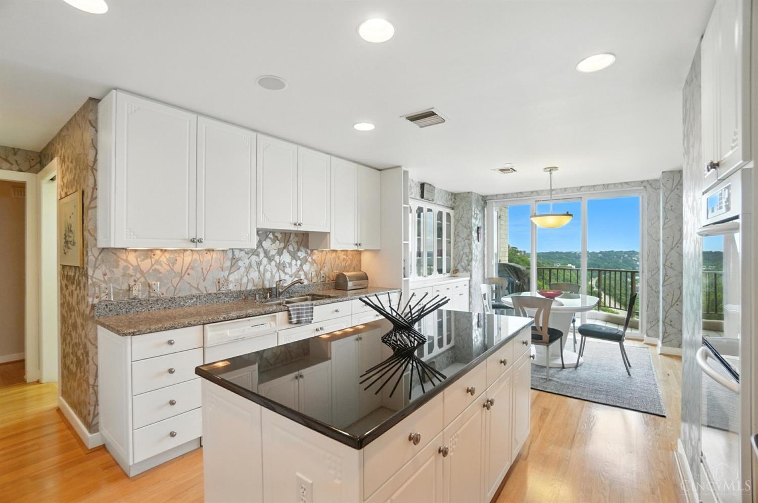 1201 Edgecliff Place 1091