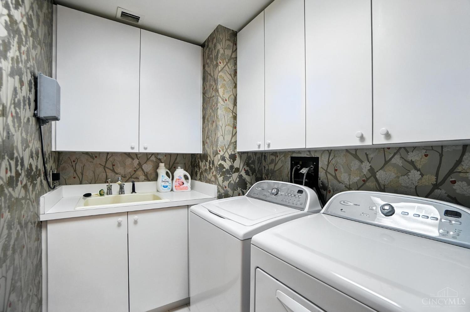 1201 Edgecliff Place 1091