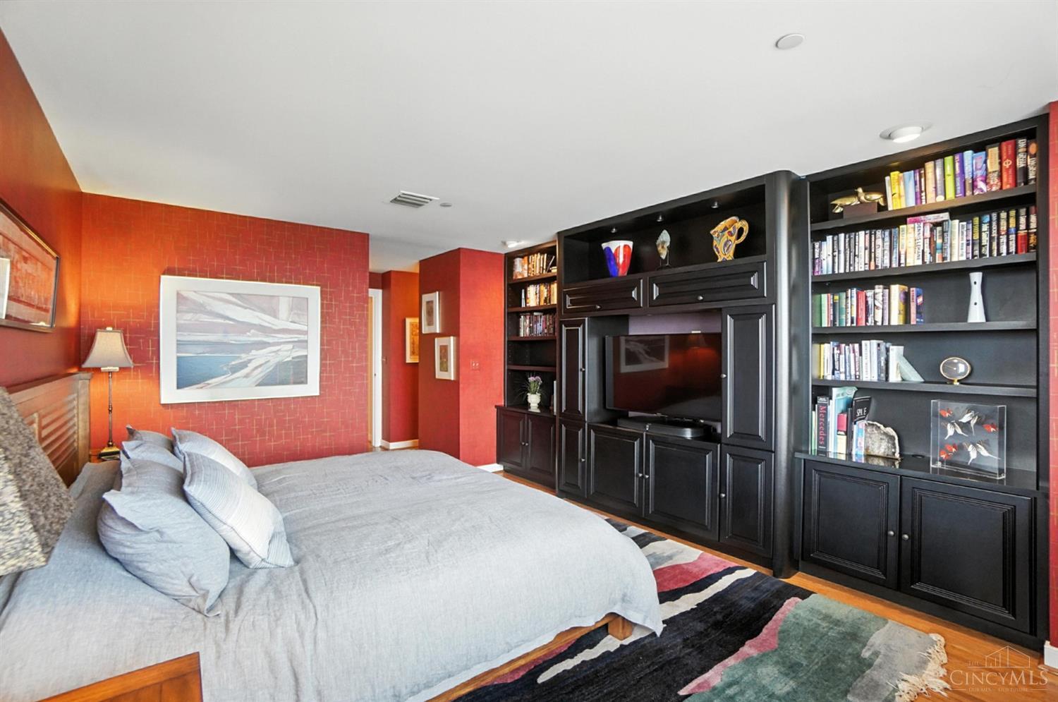 1201 Edgecliff Place 1091
