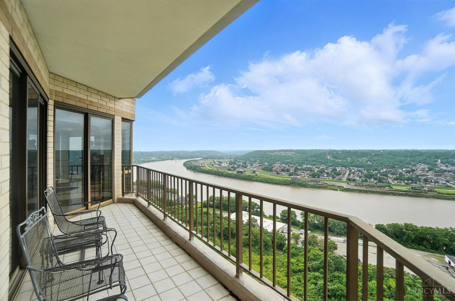 1201 Edgecliff Place 1091