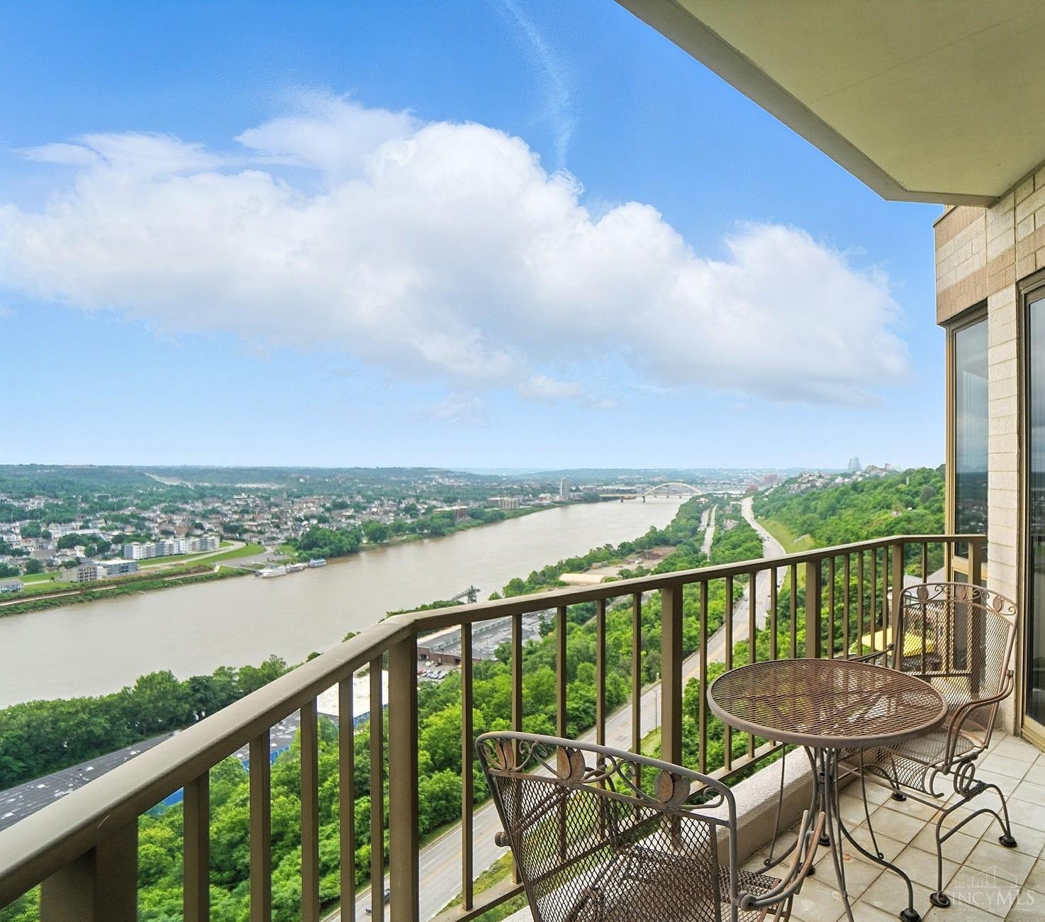 1201 Edgecliff Place 1091