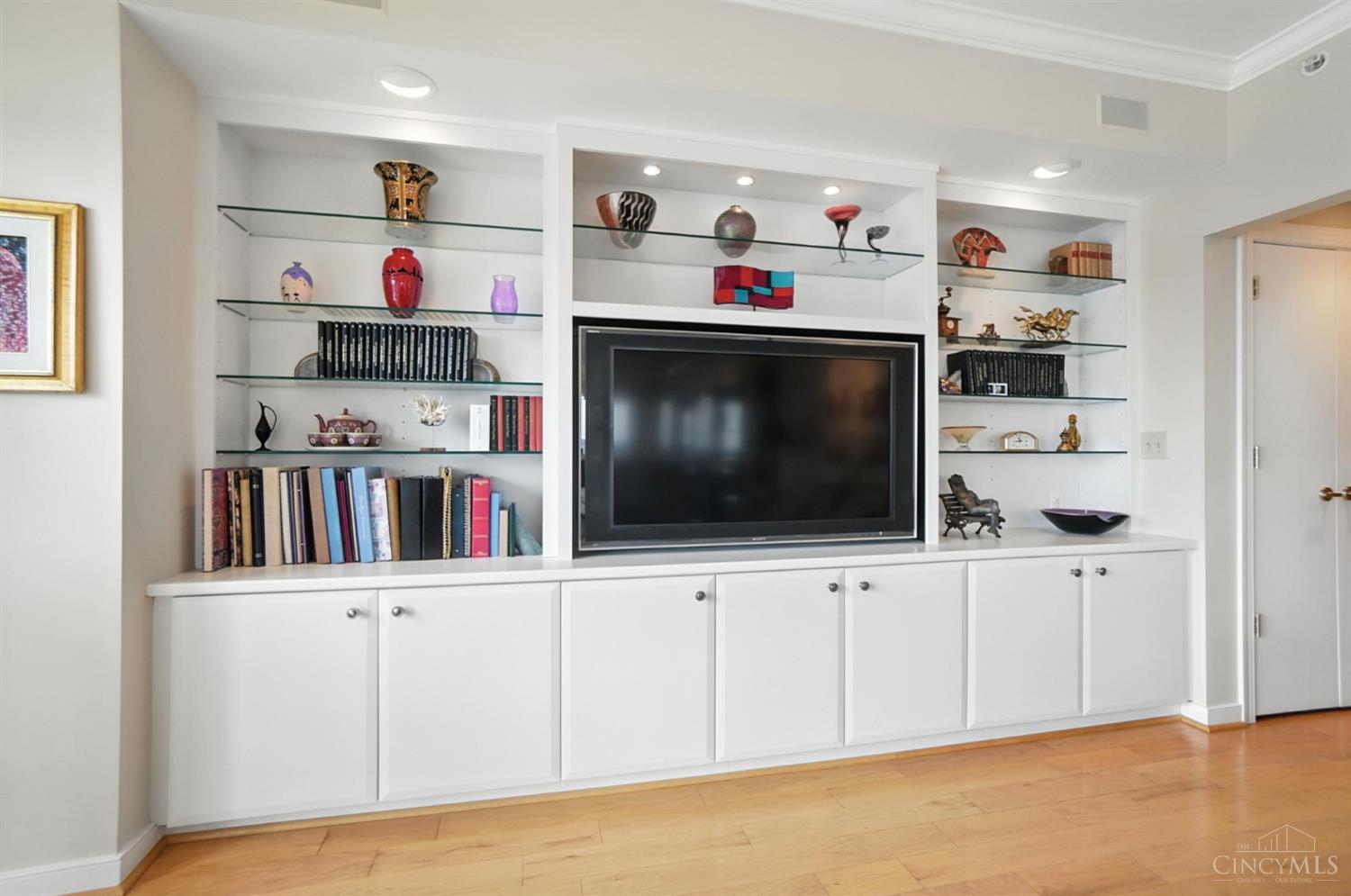 1201 Edgecliff Place 1091