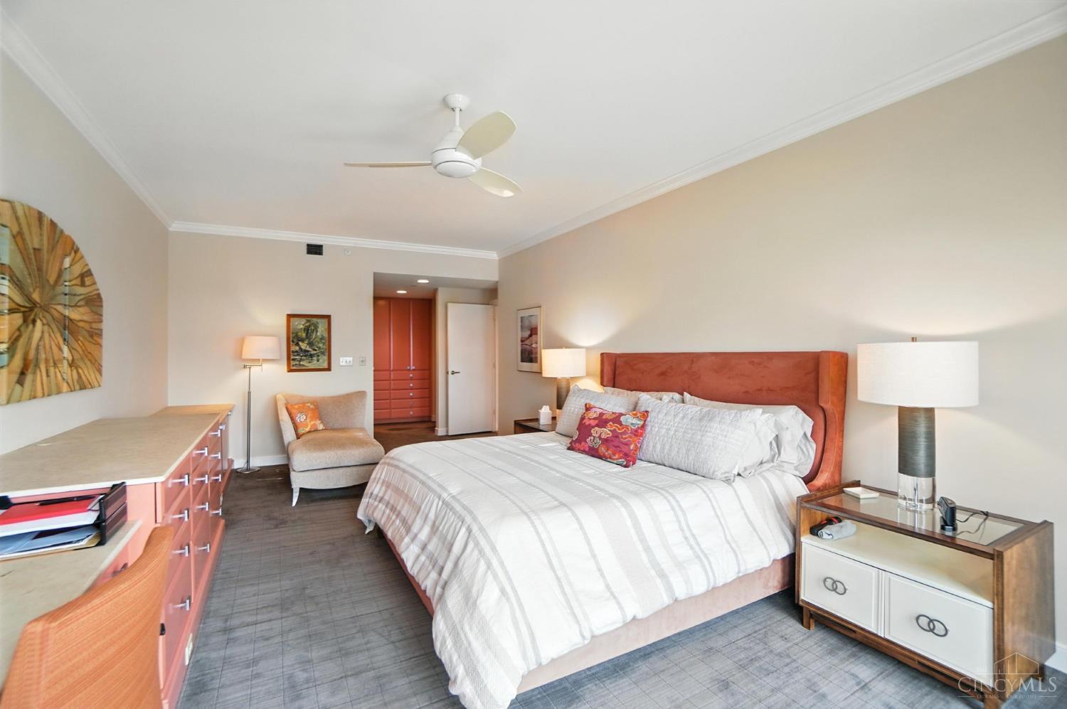 1201 Edgecliff Place 1091