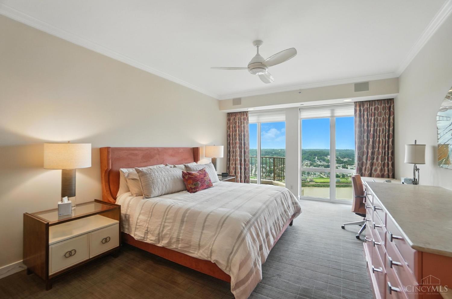 1201 Edgecliff Place 1091