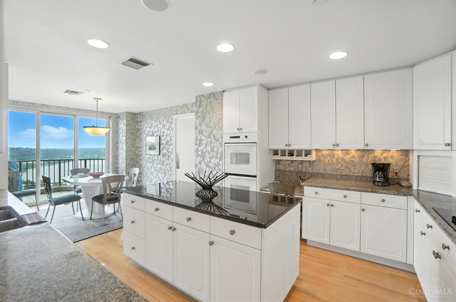 1201 Edgecliff Place 1091