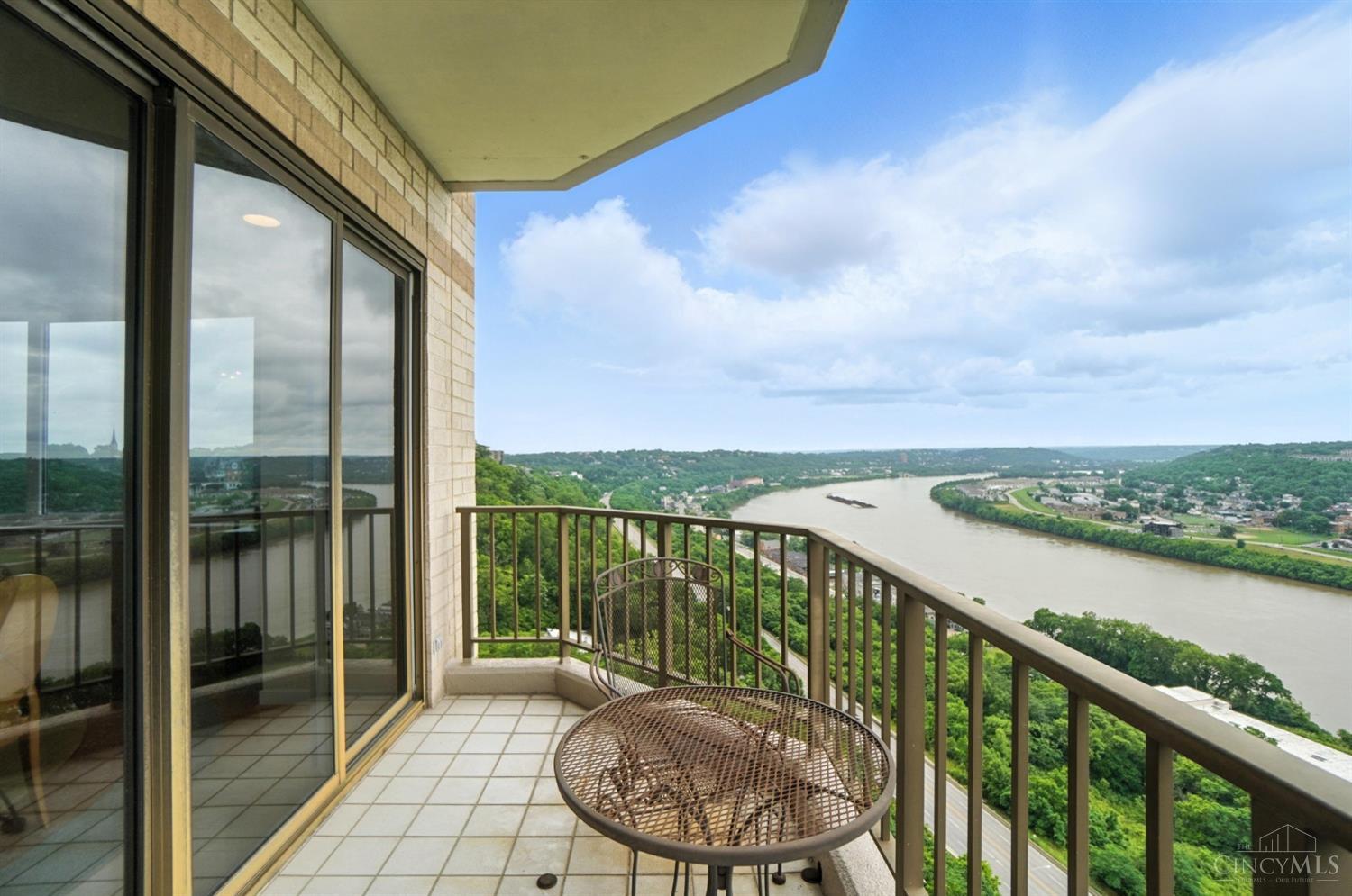 1201 Edgecliff Place 1091