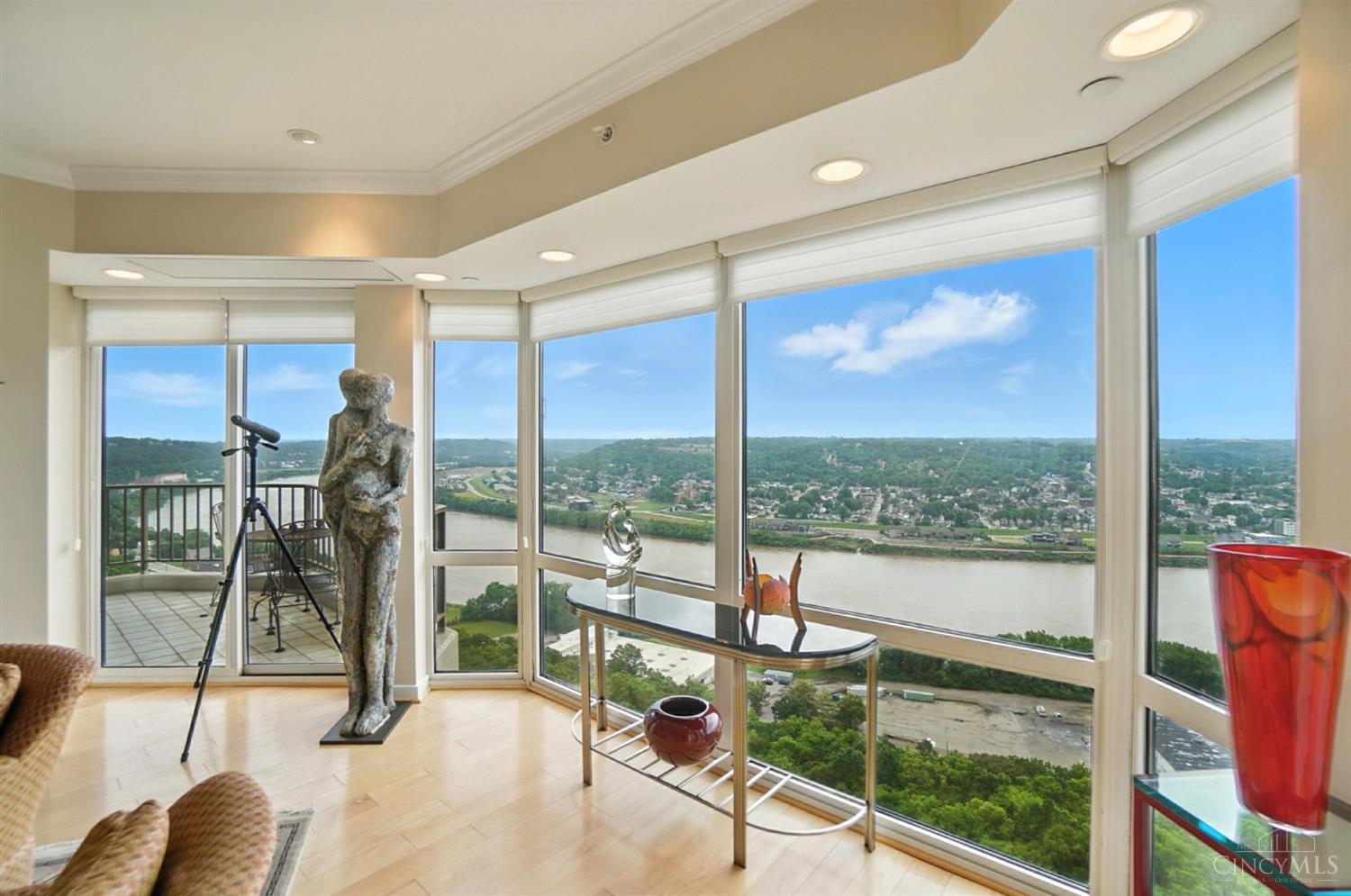 1201 Edgecliff Place 1091