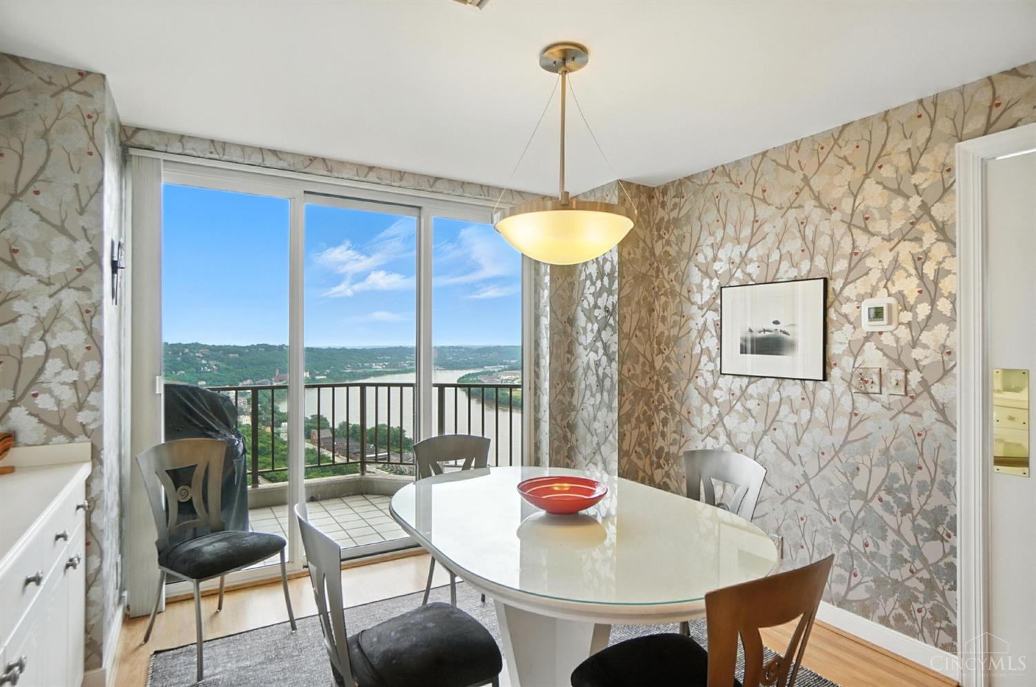 1201 Edgecliff Place 1091