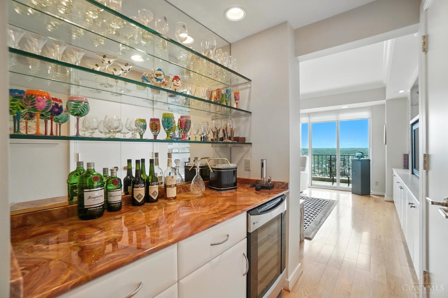 1201 Edgecliff Place 1091