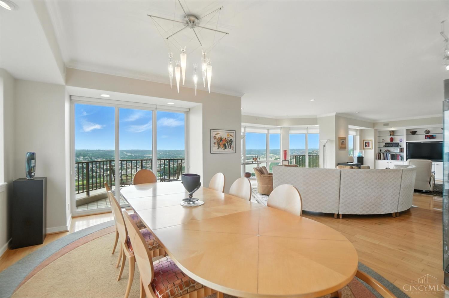 1201 Edgecliff Place 1091