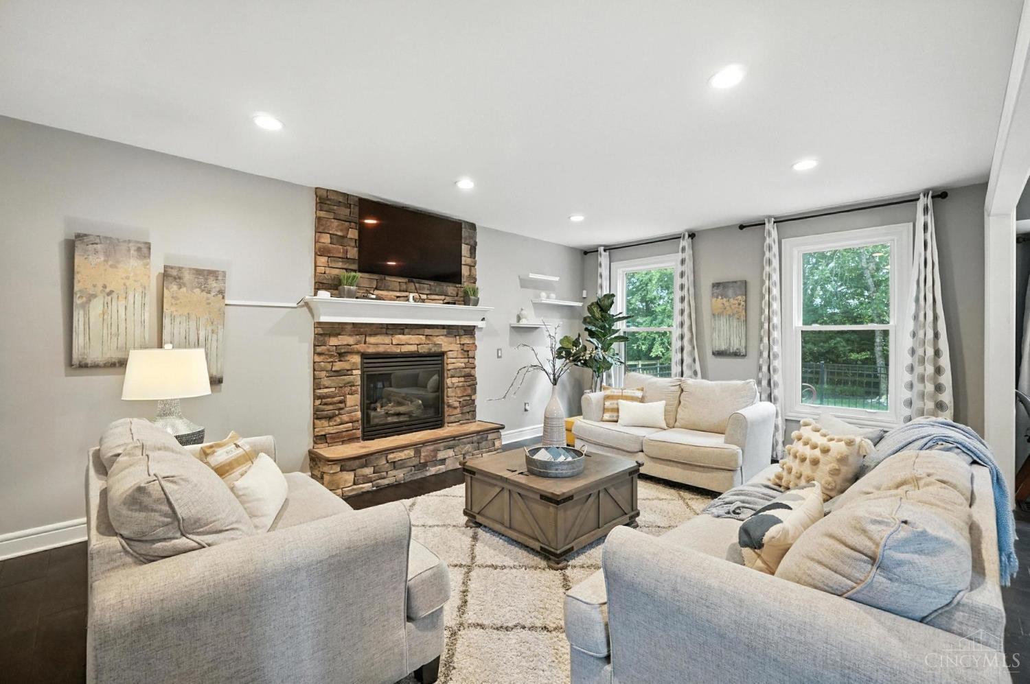 6913 Oleander Court