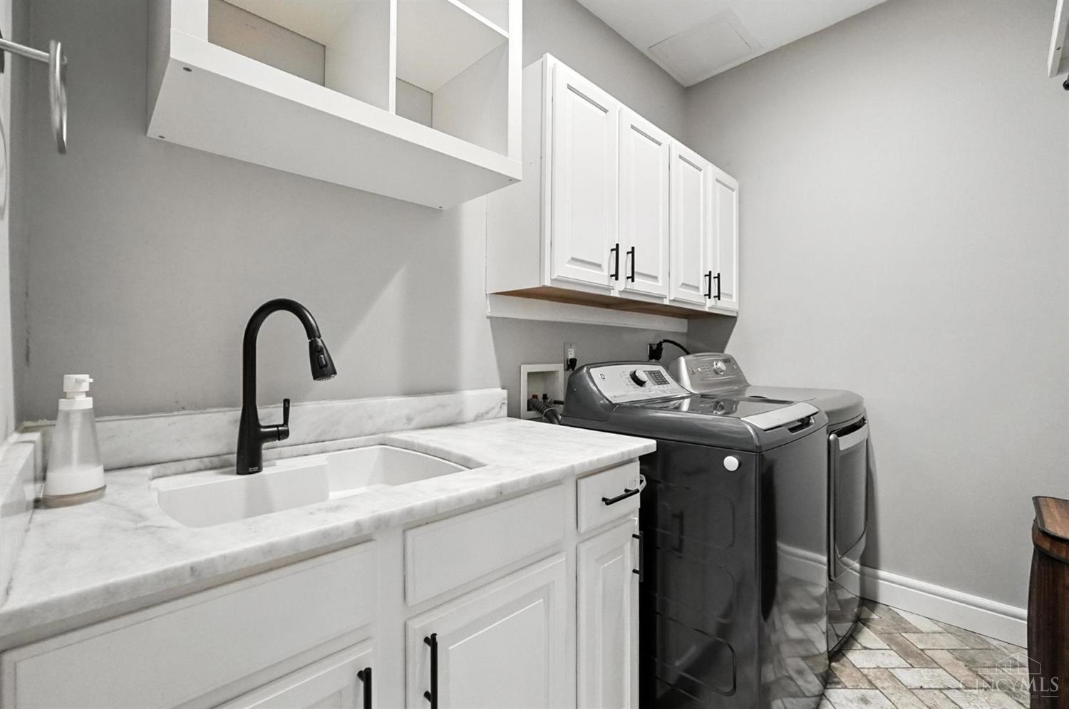 6913 Oleander Court