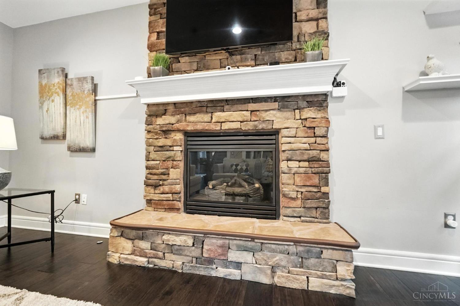 6913 Oleander Court